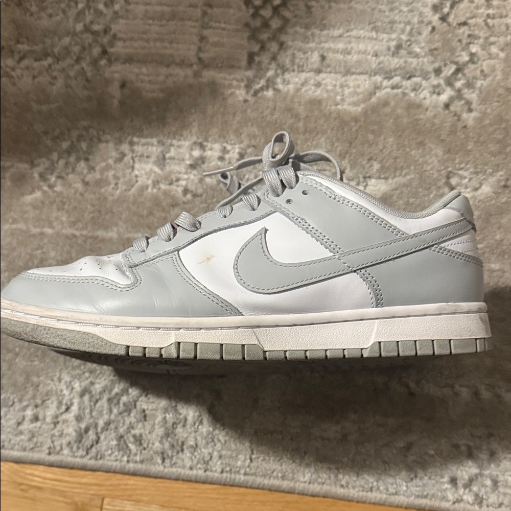 Nike Low Dunk white and gray women’s size 8 sneakers 👟 - Picture 6 of 6
